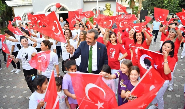 ''Cumhuriyet; Türk Milletinin Varlık Sebebidir''