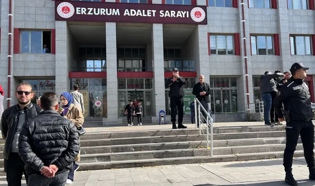 Duruşma Sonrası Birbirlerine Girdiler
