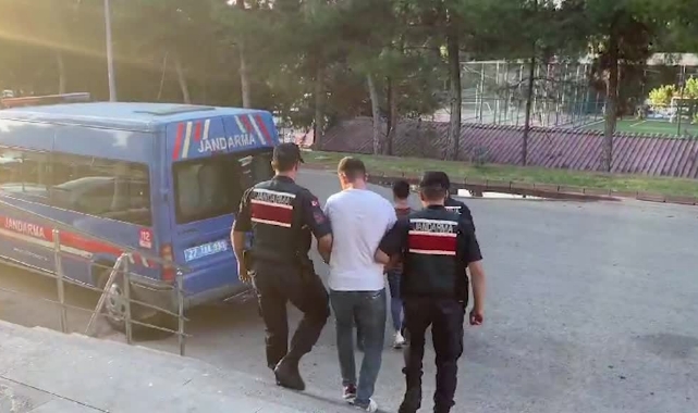 Göçmen Kaçakçıları Yakalandı