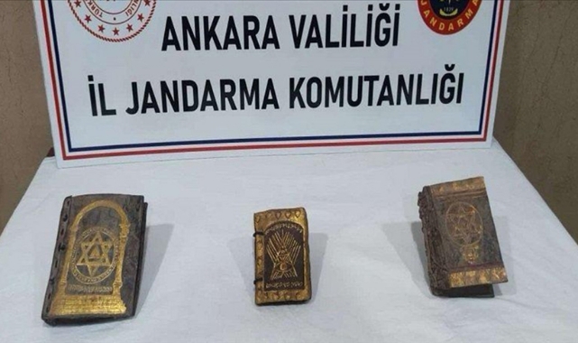 İbranice 3 Kitap Ele Geçirildi