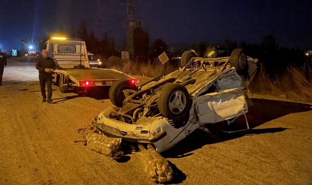 İki Otomobil Çarpıştı:2 Yaralı