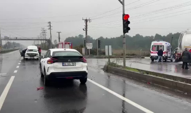 İki Otomobil Çarpıştı