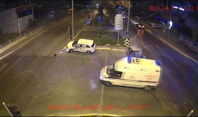İki Otomobil Çarpıştı