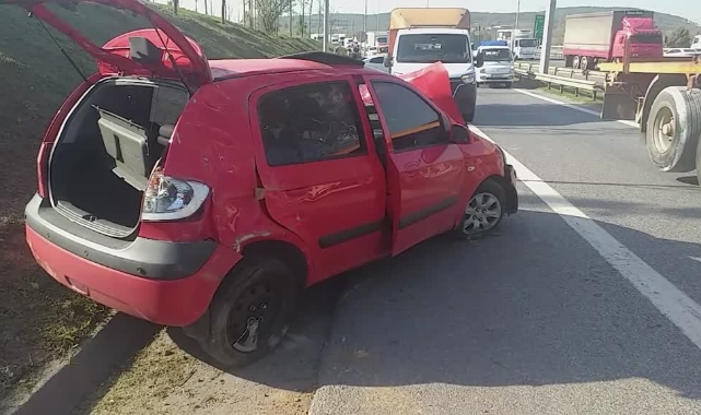 İki Otomobil Çarpıştı