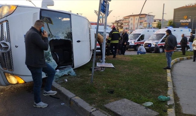 İşçi Servisi İle Halk Otobüsü Çarpıştı