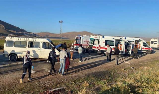 İşçi Servisi İle Yakıt Tankeri Çarpıştı