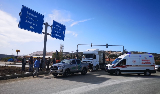 Kavşakta Feci Kaza