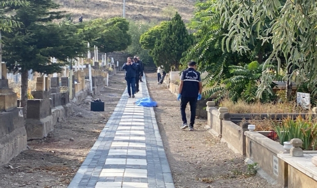 Mezarlıkta Ölü Bulundu