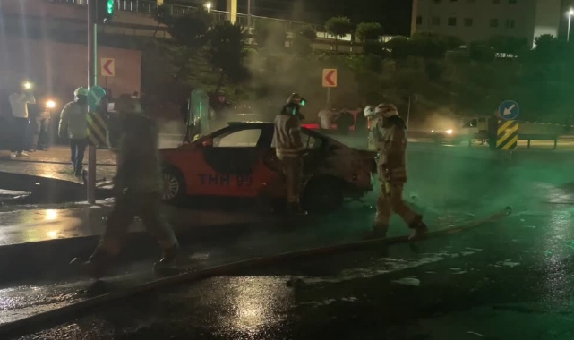 Motosikletle Çarpışan Taksi Alev Aldı