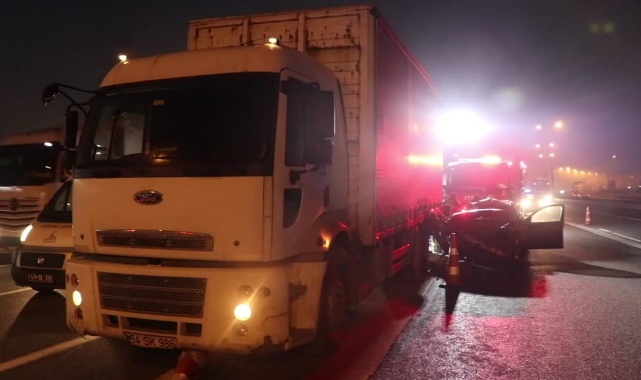 Otomobil Tıra Arkadan Çarptı:1 Ölü, 2 Yaralı