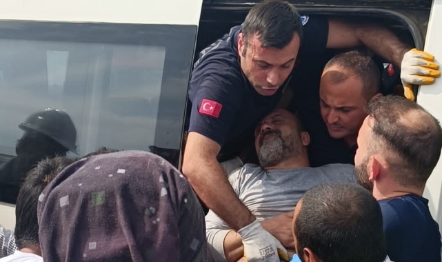 Otomobille İşçi Servisi Çarpıştı