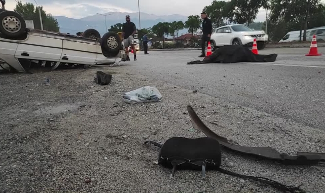 Refüje Çarpan Otomobilin Sürücüsü Öldü