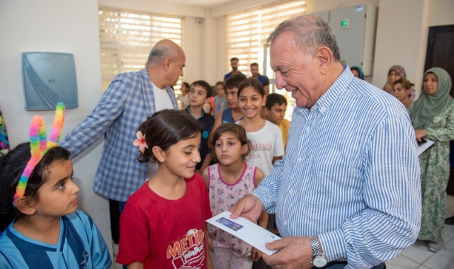 Seyhan’lı İhtiyaç Sahibi Öğrencilere ‘Eğitim Destek Kartı’