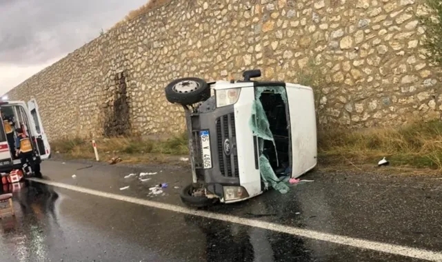 Yolcu Minibüsü Devrildi:14 Yaralı