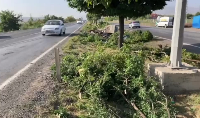 Yolcu Otobüsü Refüje Çarptı:15 Yaralı
