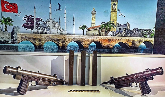 Adana&#039;da Asayiş Denetimi: 60 Ruhsatsız Silah Ele Geçirildi