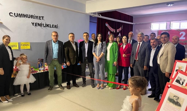 Cennet Süzer öğrencilerinden Cumhuriyet ve Atatürk sergisi