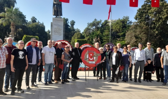 ÇGC Heyeti Atatürk'ü Andı