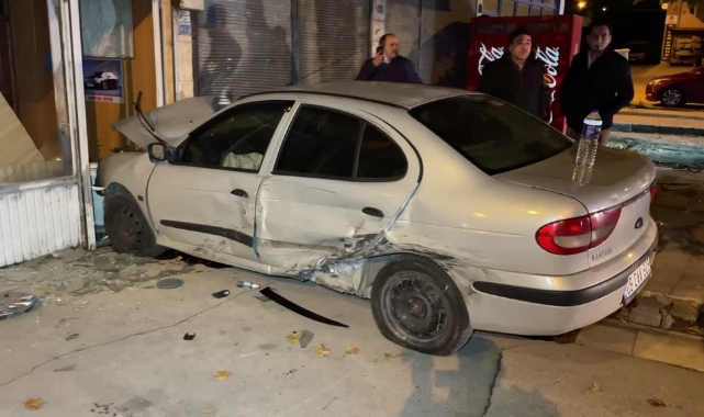 Cip Otomobille Çarpıştı:3 Yaralı