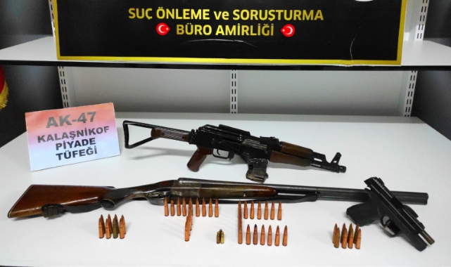 Evinden Ruhsatsız Tüfek ve Tabanca Çıktı