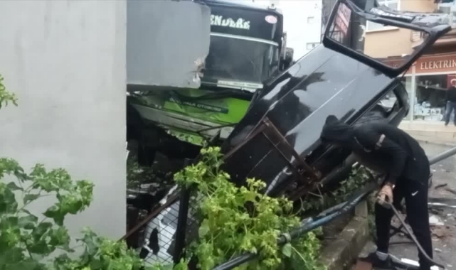 Freni Boşalan Yolcu Otobüsü Dehşet Saçtı