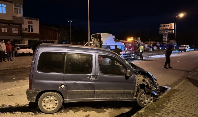 İki Araç Çarpıştı:1 Yaralı