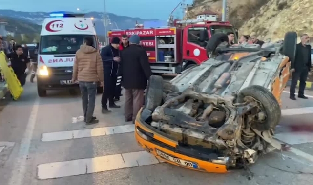 İki Otomobil Çarpıştı:1 Ölü, 4 Yaralı