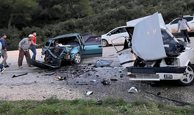 İki Otomobil Çarpıştı:1 Ölü,8 Yaralı
