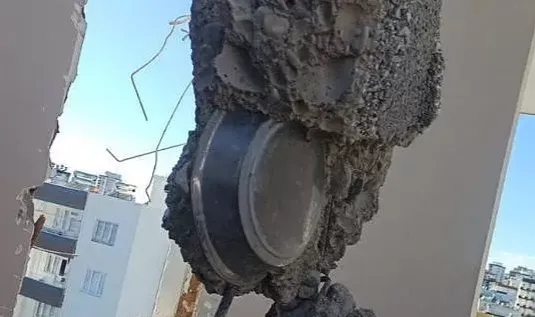 Kolondan Yemek Tası Çıktı!