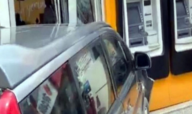 Kontrolden Çıkan Otomobil Banka Şubesine Daldı