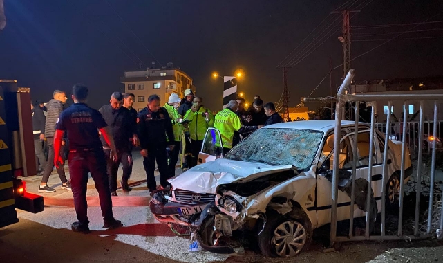 Önce Yayalara Sonra Bariyere Çarptı:4 Yaralı