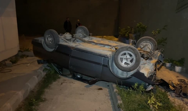 Otomobil, Apartman Bahçesine Düştü:1 Yaralı