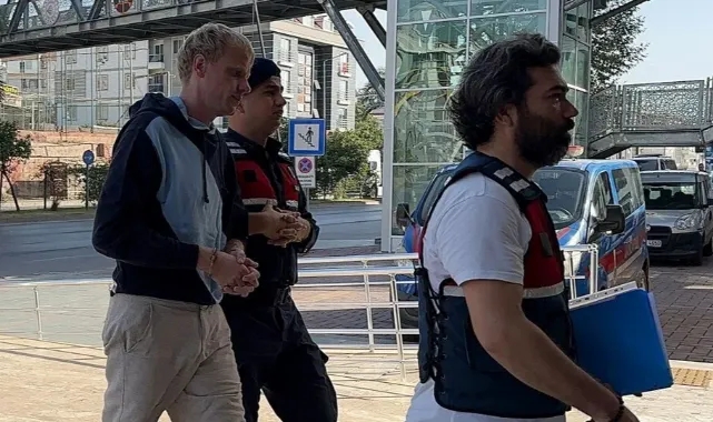 Parasını Gasp Eden Hırsızları Arabasıyla Çarparak Öldürdü