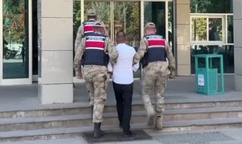 Sahte Kimlikle Sorgulanan Firariyi Parmak İzi Ele Verdi