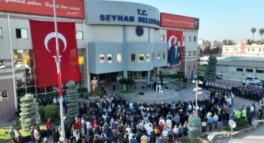 Seyhan'da Hayat ''Mustafa Kemal Atatürk'' İçin Durdu