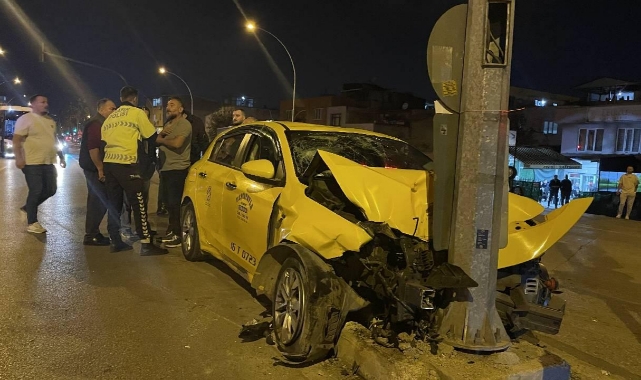 Taksi İle Motosiklet Çarpıştı
