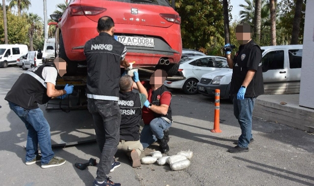 Terk Edilmiş Otomobilin Tamponundan 8 Kilogram Esrar Çıktı