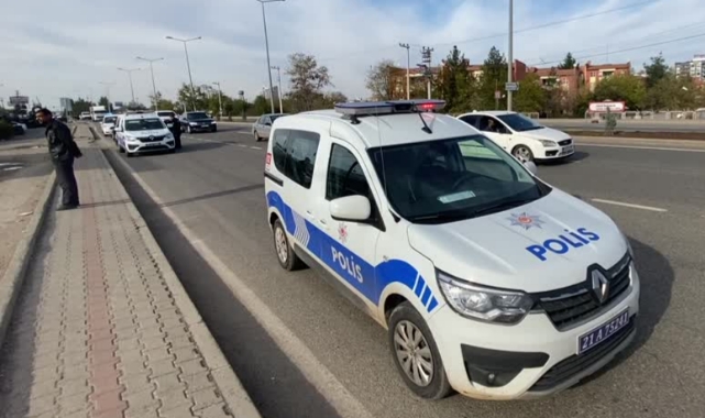 Yolun Karşısına Geçen Çocuğa Otomobil Çarptı