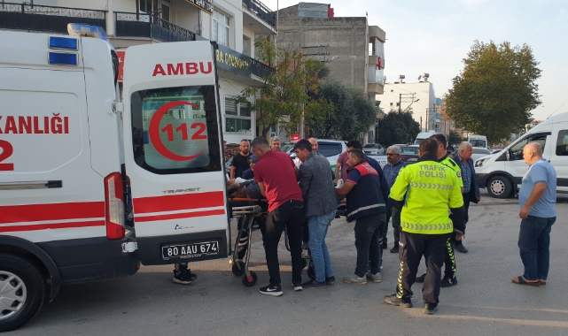 Yolun Karşısına Geçen Kadına Otomobil Çarptı