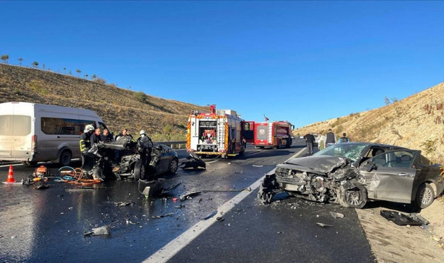 Zincirleme Trafik Kazası:1 Ölü,6 Yaralı