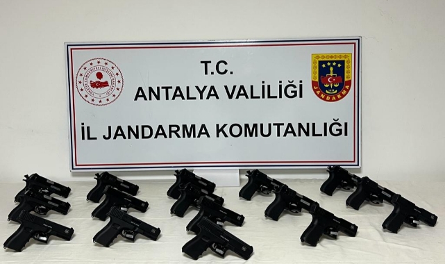 16 Ruhsatsız Tabanca Ele Geçirildi