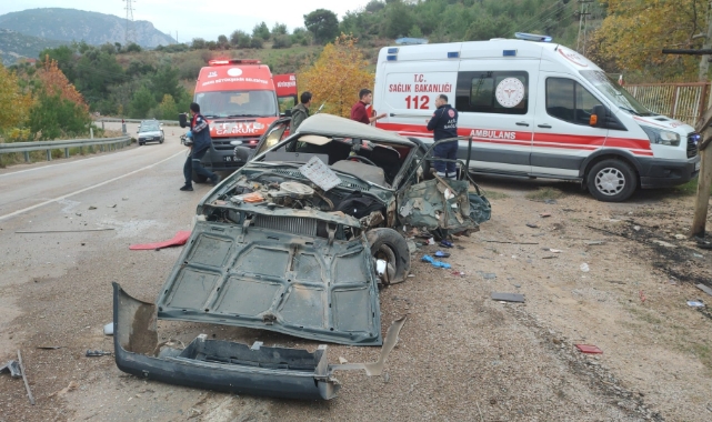 2 Otomobil Çarpıştı