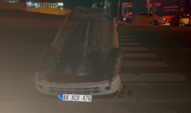 2 Otomobil Çarpıştı:2 Yaralı