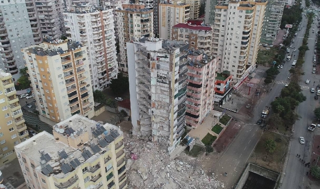 Kısacık Sordu:''Adana'daki Ağır Hasarlı Binalar Ne Durumda?''