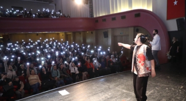 Adanalı Fenomenin Stand-Up Gösterisine Yoğun İlgi