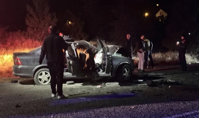 Çarpışan İki Otomobilin Sürücüleri Öldü