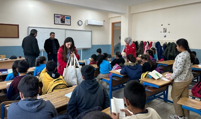 Ceyhan Belediyesi'nden Çocuklara Atkı-Kaşkol, İşçilere İş Kıyafeti