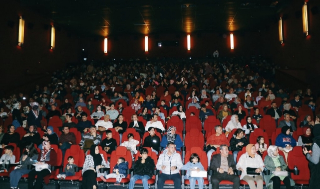 Eğitim-Bir-Sen Adana Şubesi'nden Sinema Etkinliği