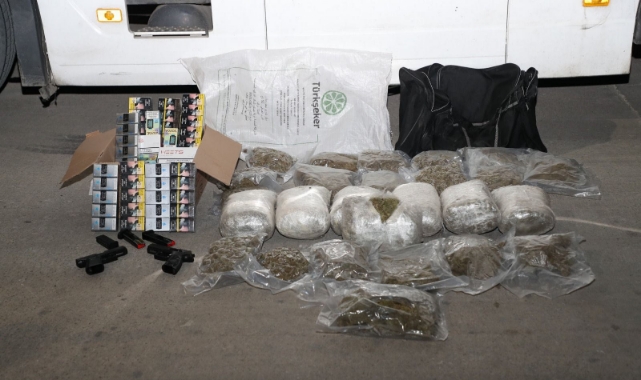 Gizli Bölmede 15 Kilo 300 Gram Esrar Ele Geçirildi