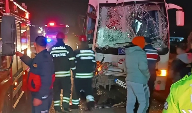 İşçi Servisi İle Tır Çarpıştı:12 Yaralı